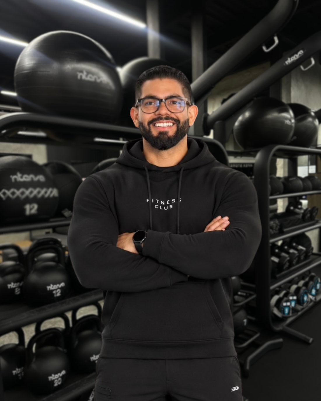 César Vargas, entrenador personal, en el gimnasio